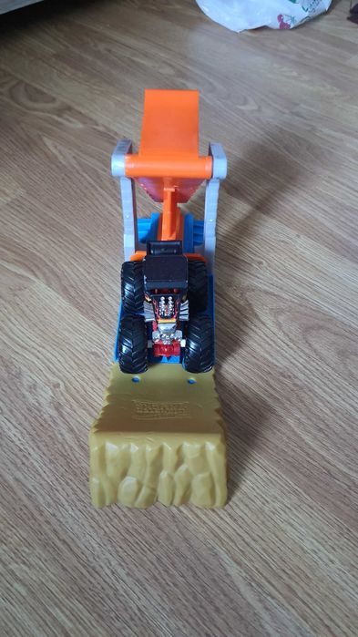 Hot wheels lansator monster truck