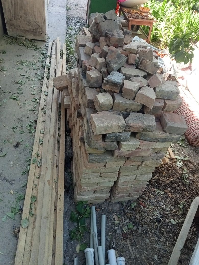 Продаётся Джонни кирпич