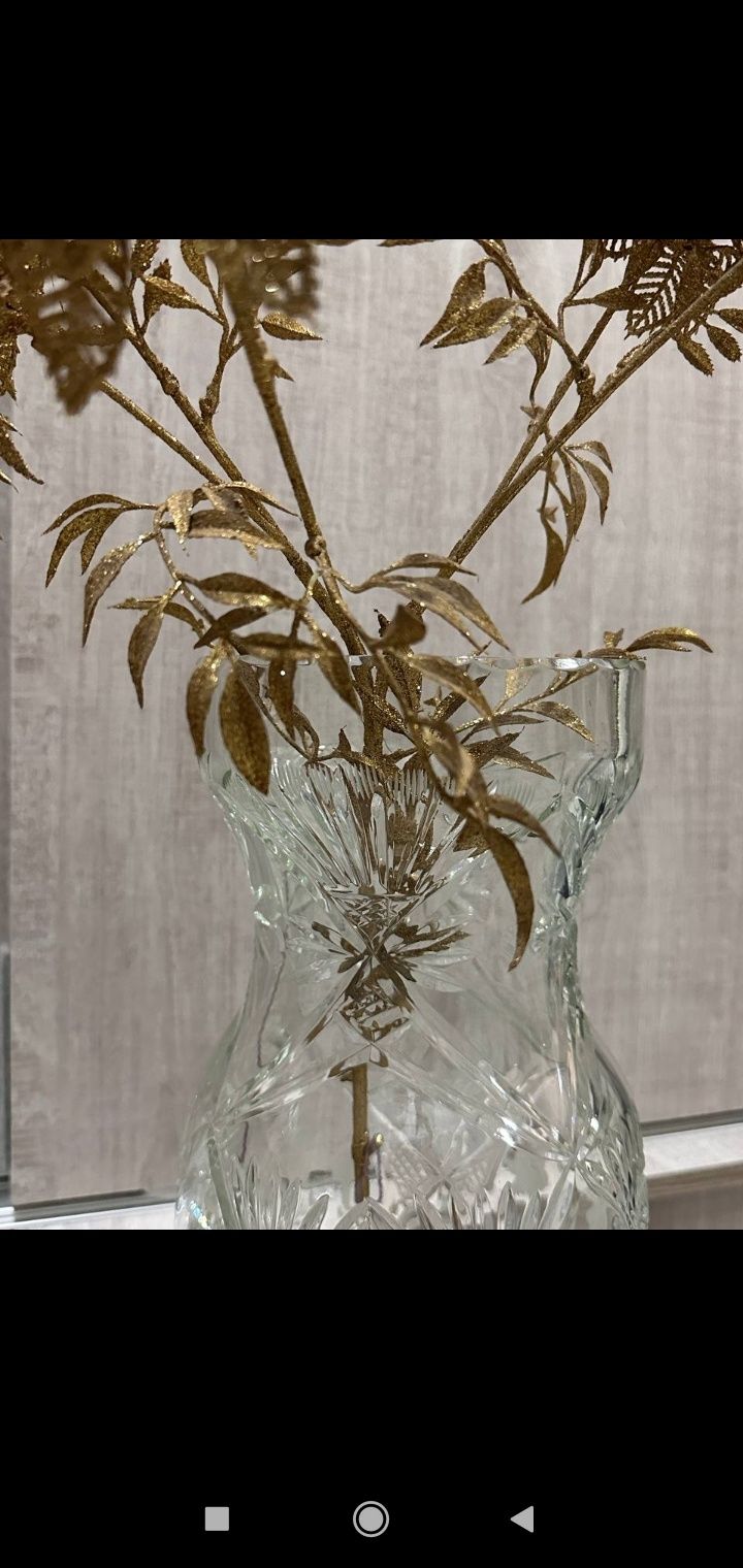 Продам вазы красивые и цветы