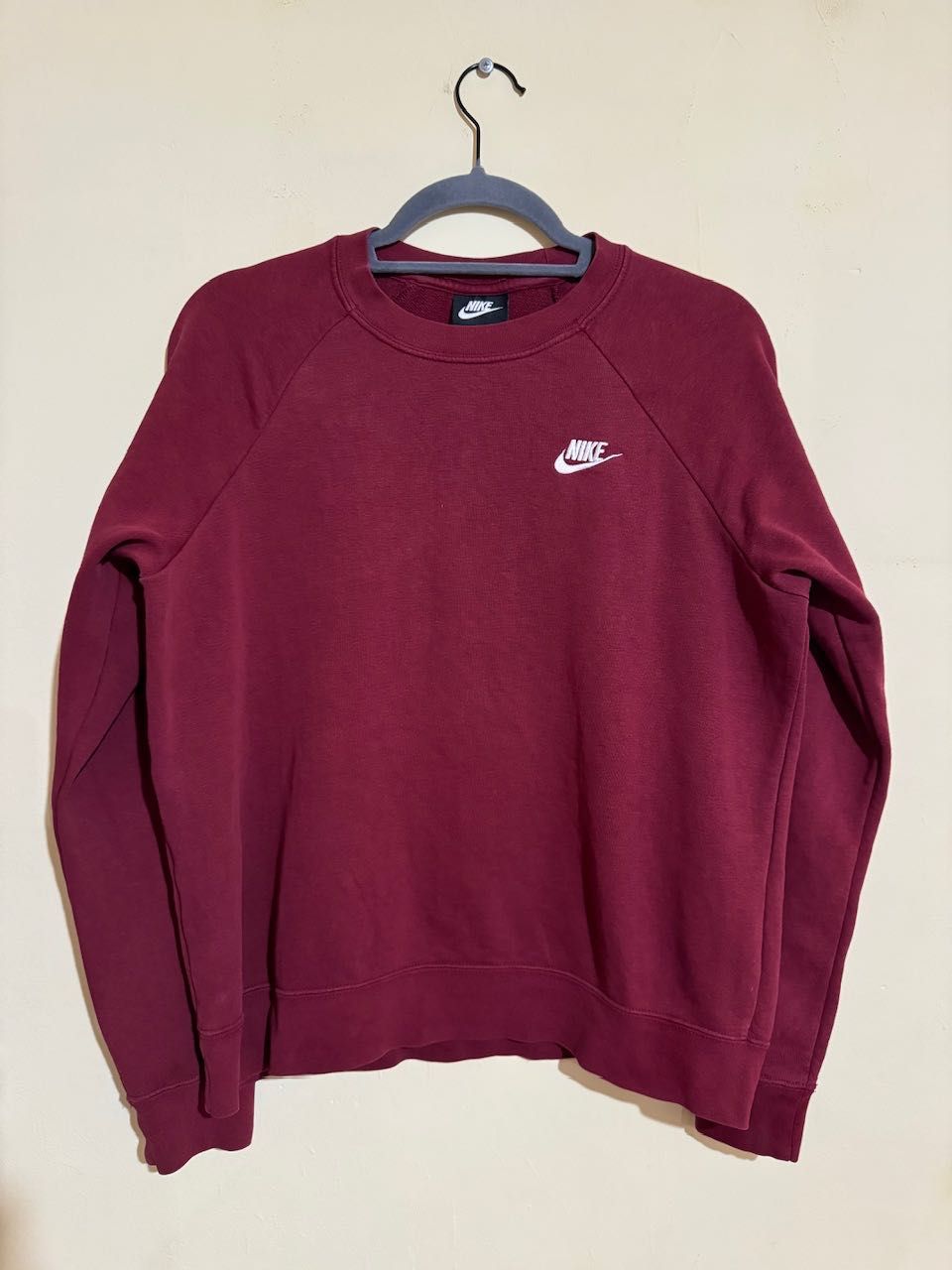 Nike Essntl Crew Sweatshirt.