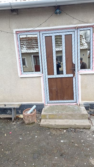 Confecționez geamuri și uși pvc