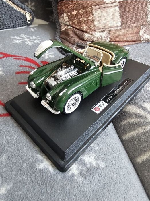 Macheta metalica jaguar xk 120 roadster 1951 marime 1:24 noua