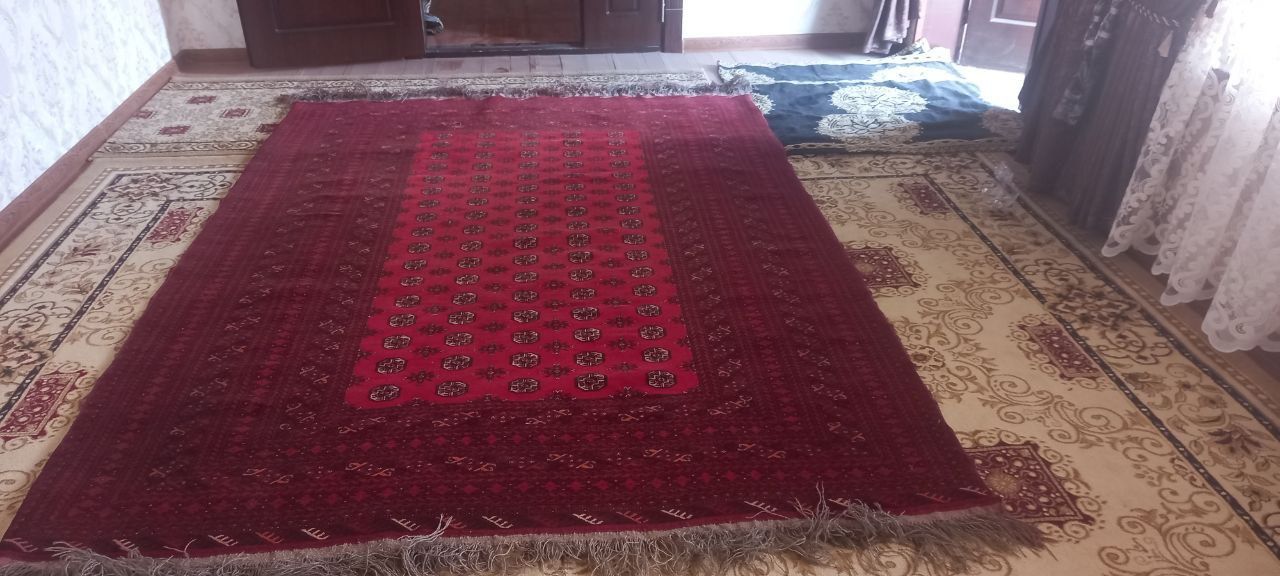 Turkman gilami qadimiy qo'lda to'qilgan