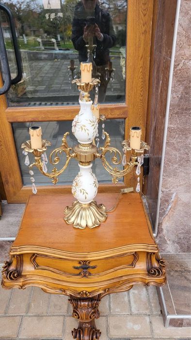 Прелестна настолна лампа CAPODIMONTE