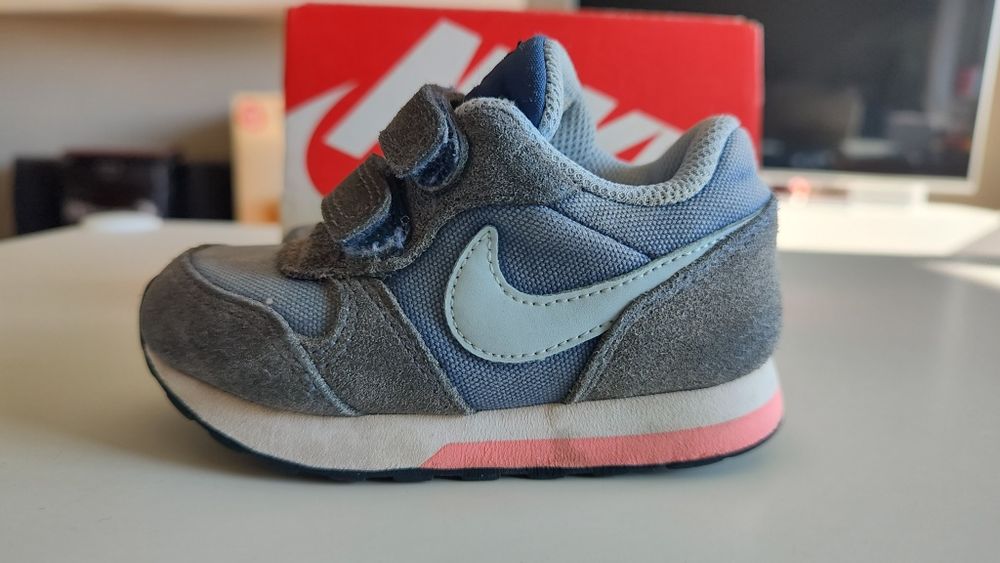 Маратонки NIKE 23,5 номер за Момиче