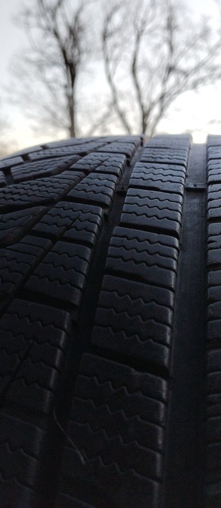 Зимни гуми 235/60R18 Hankook