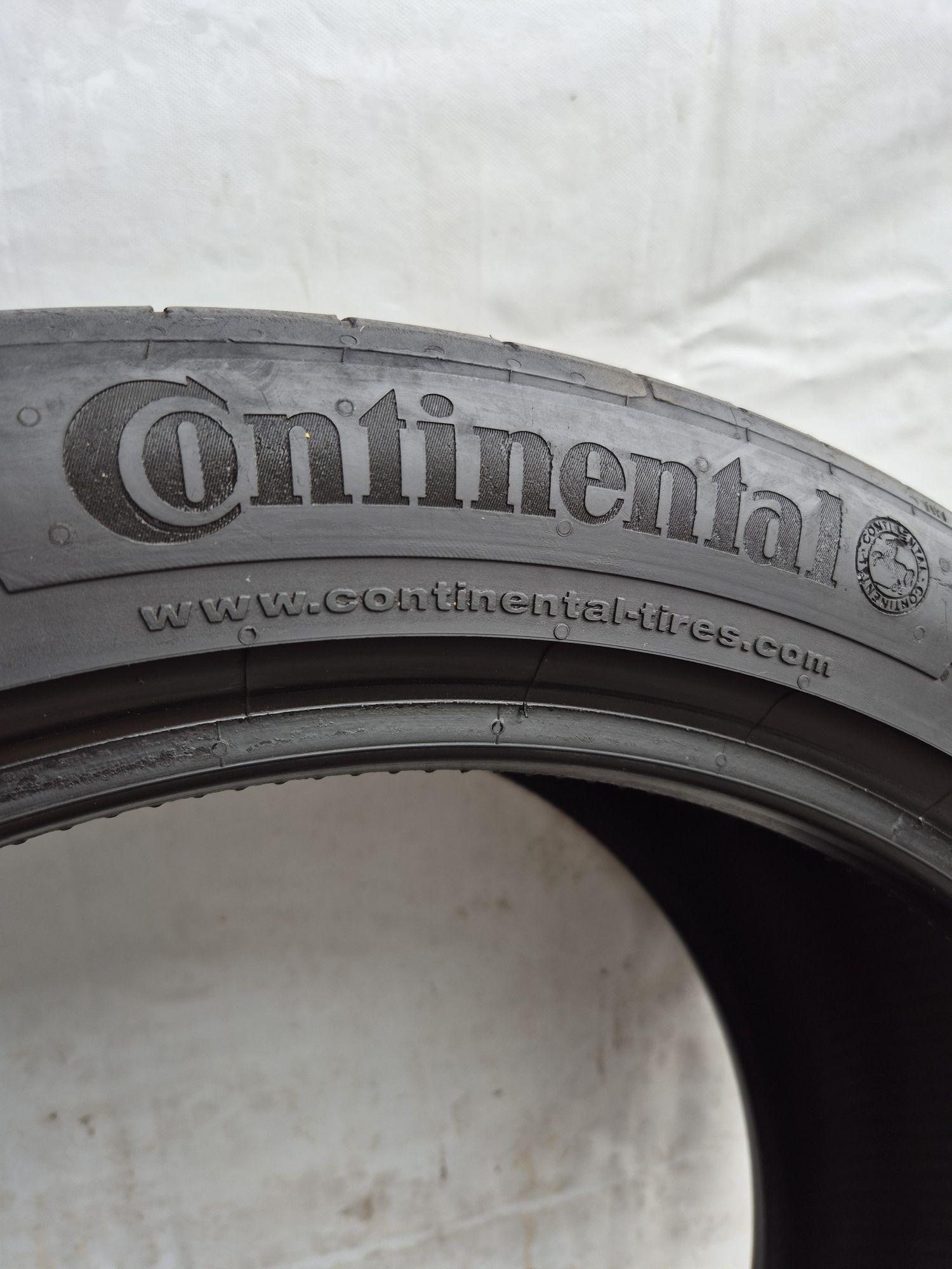 4бр 295 35 21 Continental летни 21г