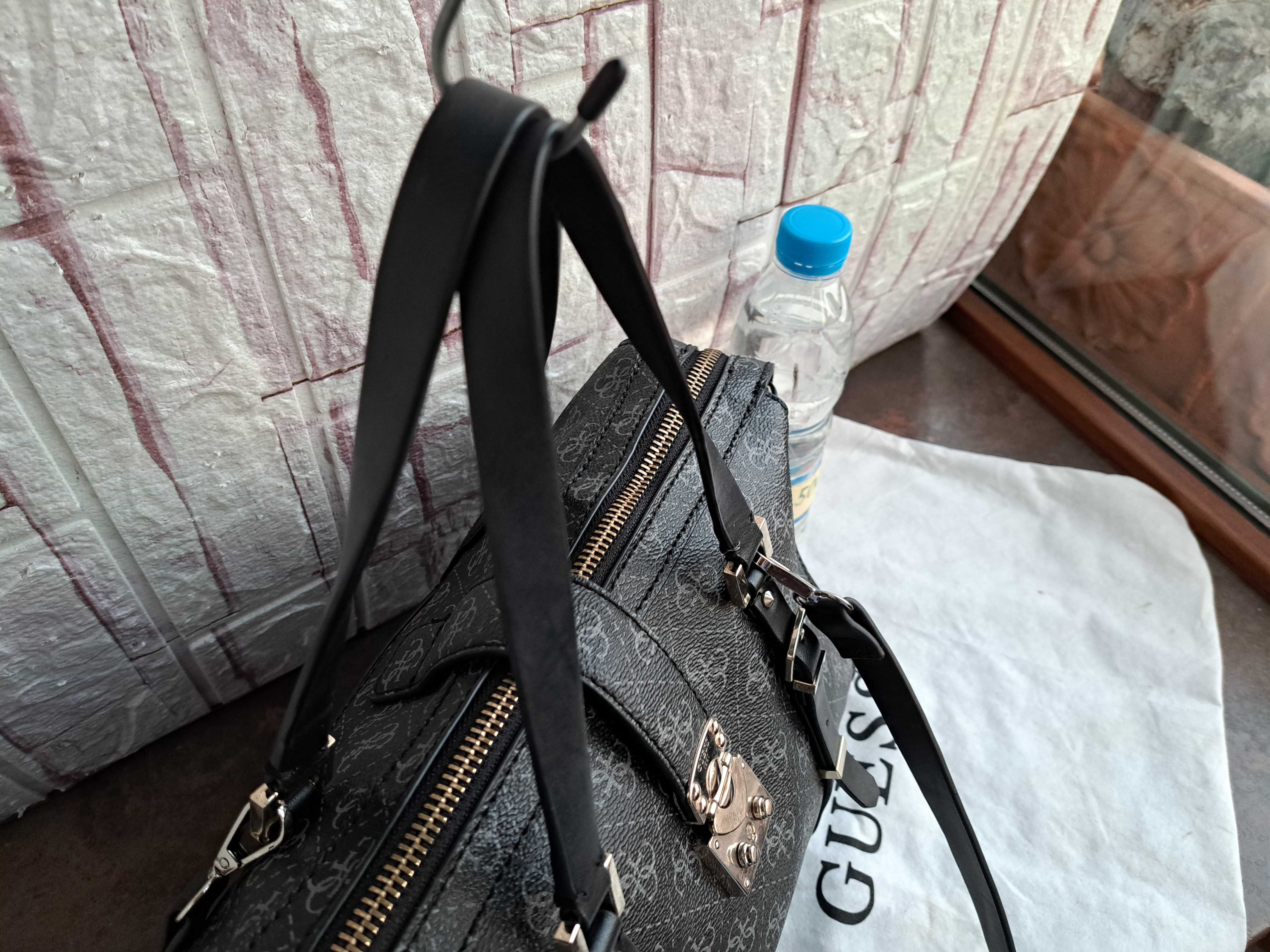 дамска чанта GUESS,черна с две дръжки,гес