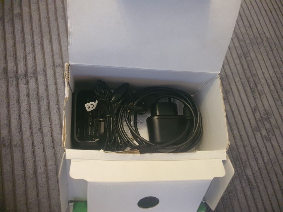 Telefon Doro 6050 Nou – cu căști și stație încărcare