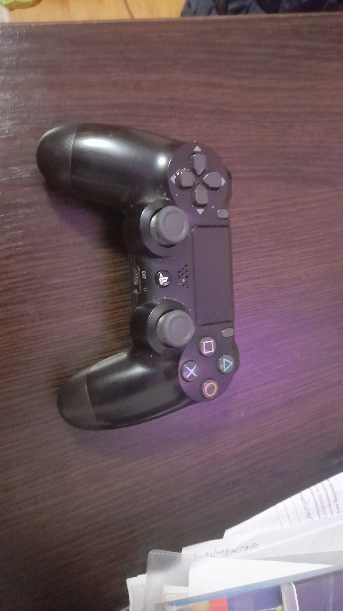 Vand maneta ps4 slim complet funcționala mai ales tastele r2 și triung