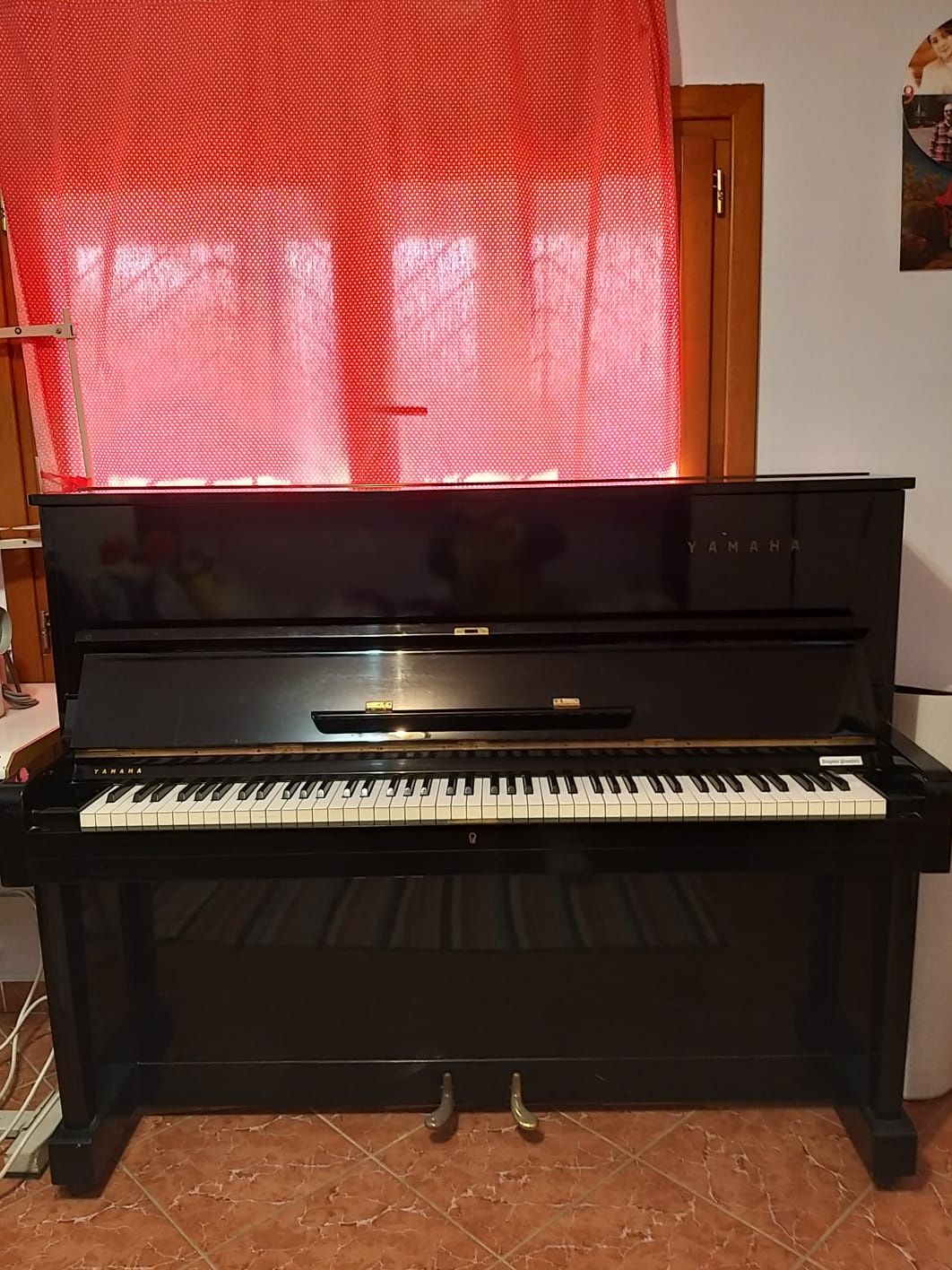 Vând pian Yamaha  nippon gakki u1