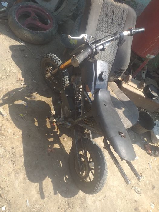 Vând sau schimb ATV și cross cu diverse