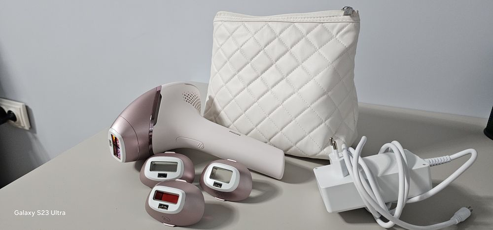 Фотоепилатор Philips Lumea BRI958