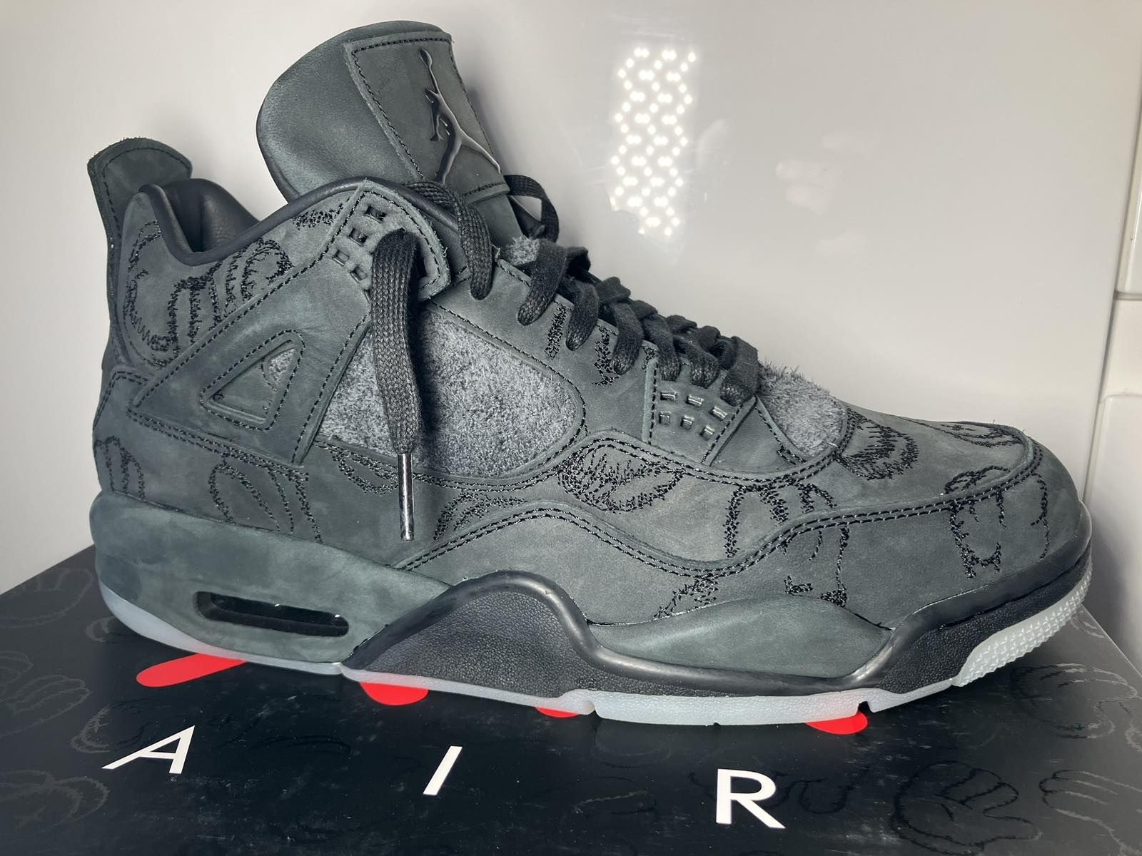 Air jordan 4 retro kaws