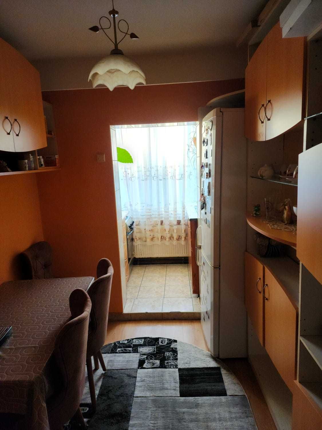 Proprietar , vand apartament  .