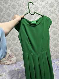 Платье зеленое. Красивое, удобное