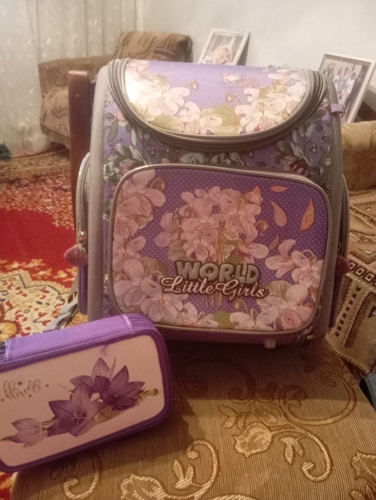 Продам рюкзаки для девочкив школу
