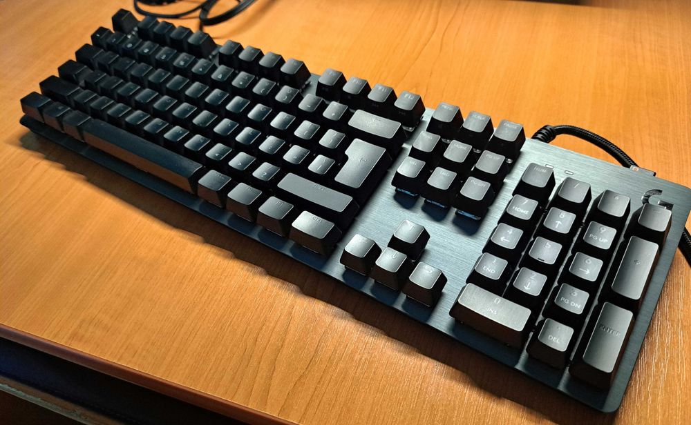 Tastatura mecanica Logitech G512 Carbon GX Brown cu wrist rest HyperX
