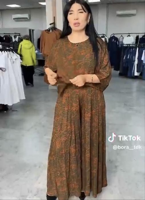 Продам новый костюм брючной