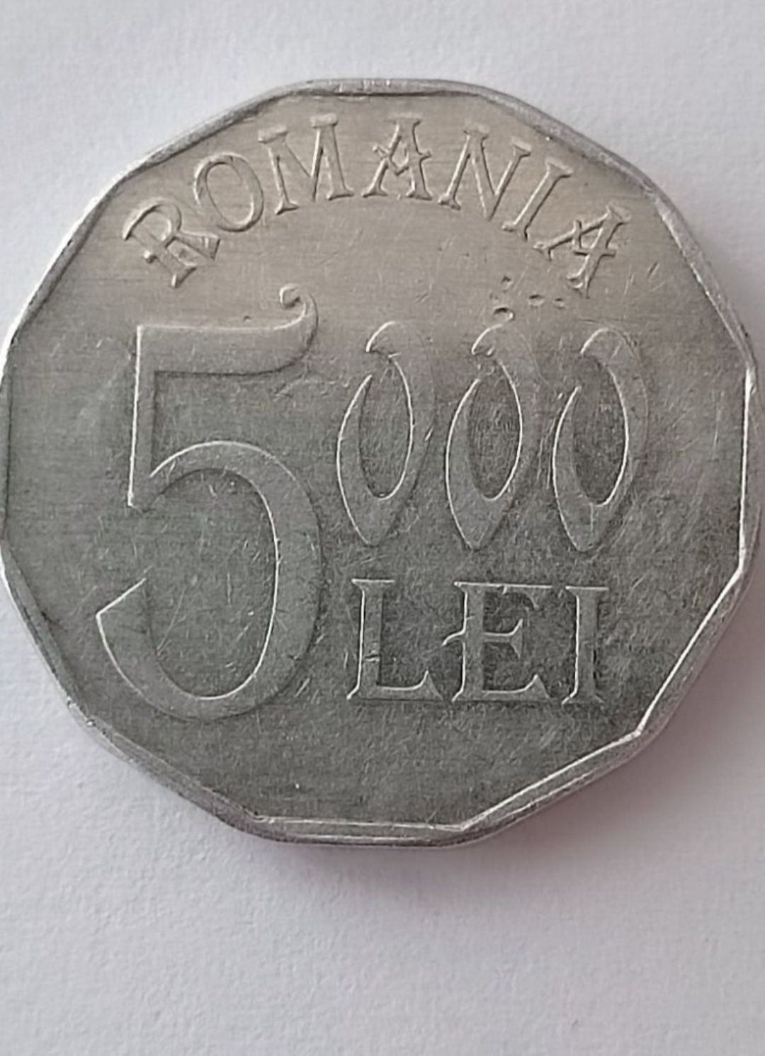 moneda 5000 lei anul 2002.
