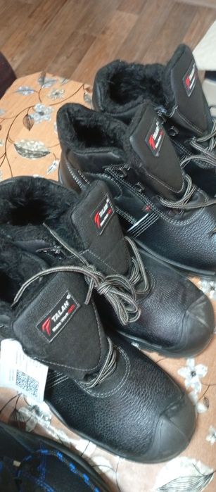Продам рабочие ботинки размер 41-42