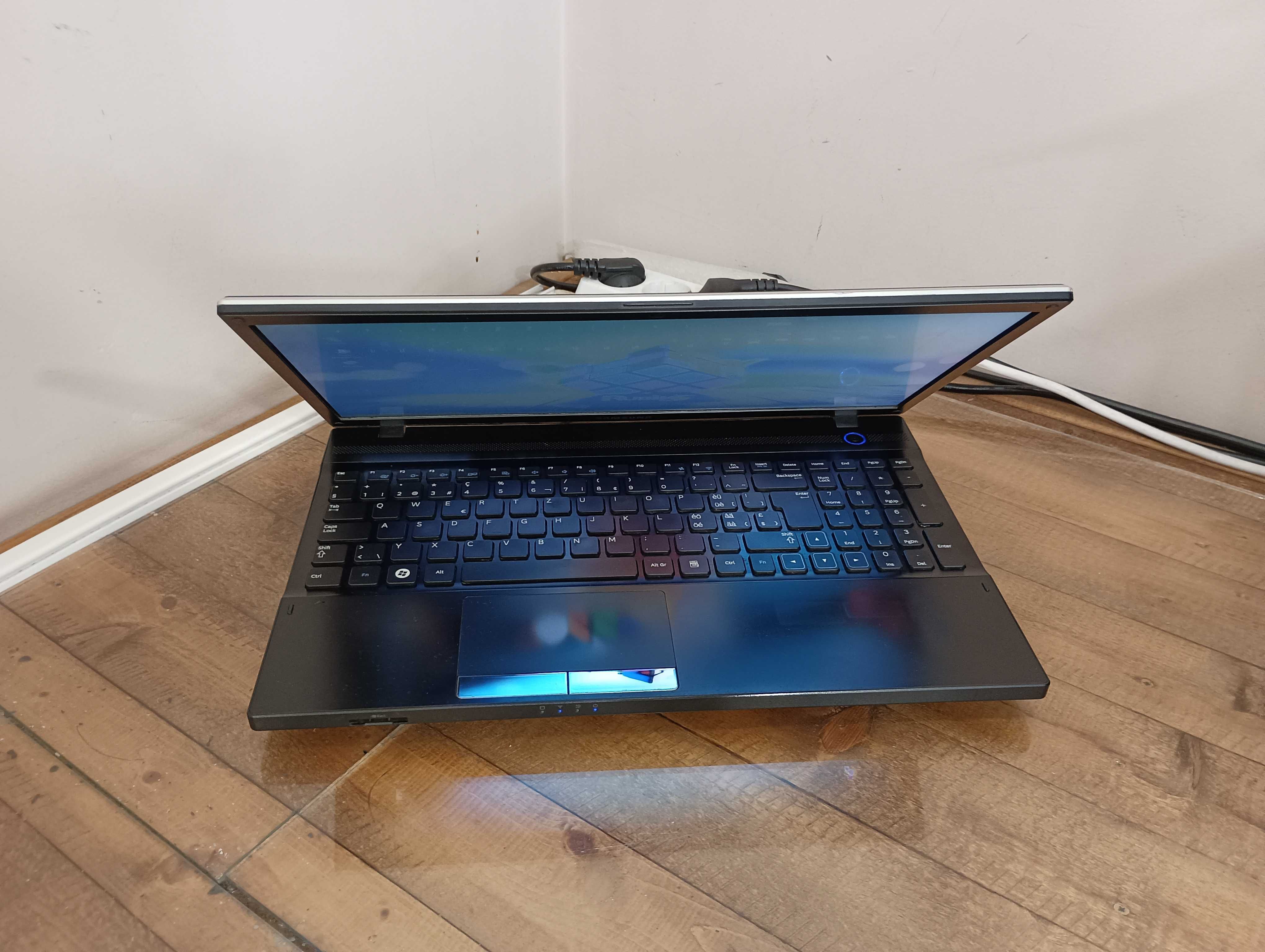 Лаптоп Samsung NP300V5AH - i7 2670QM