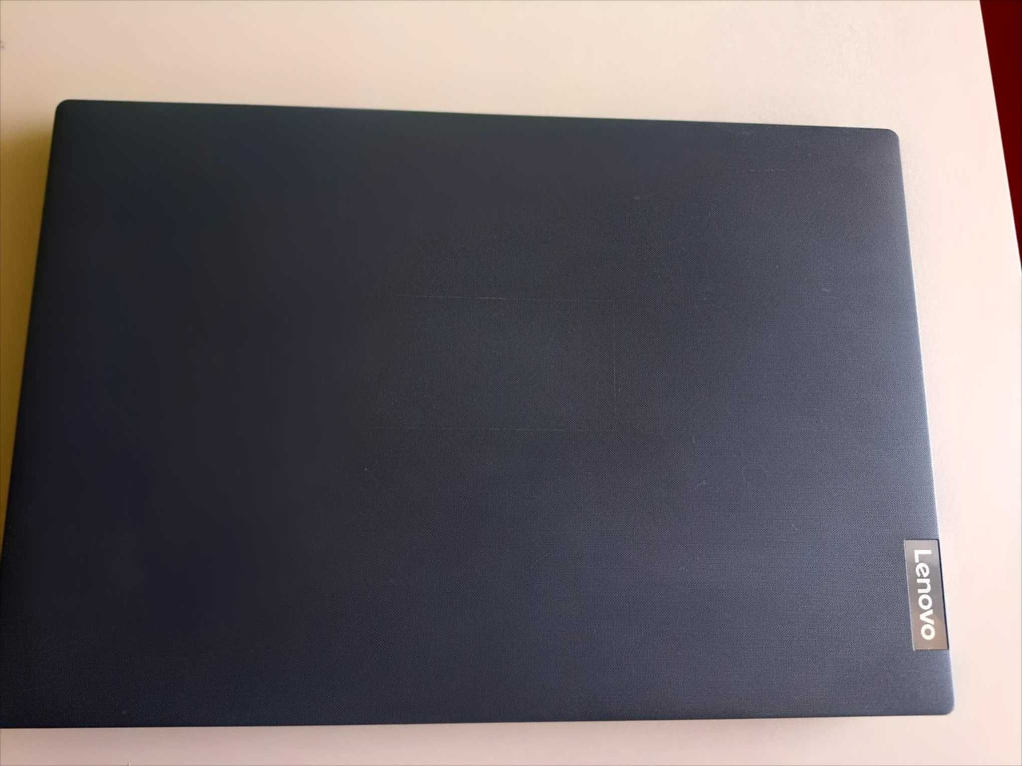 Лаптоп Lenovo V15 ADA (82C7001NBM)(сив) + зарядно