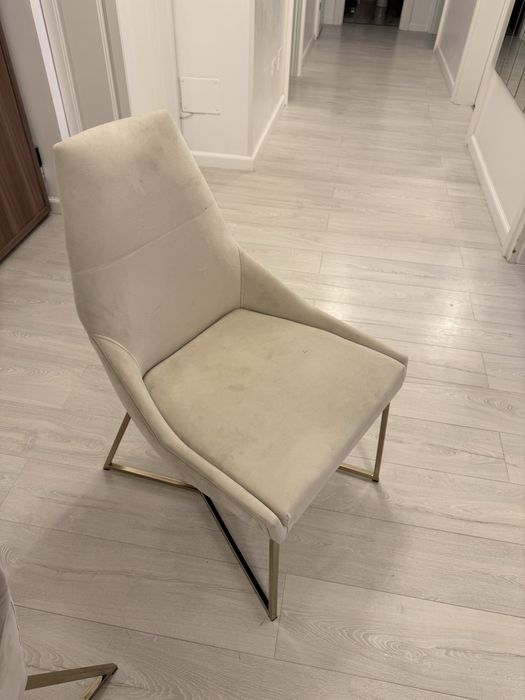 Masa dining cu scaune