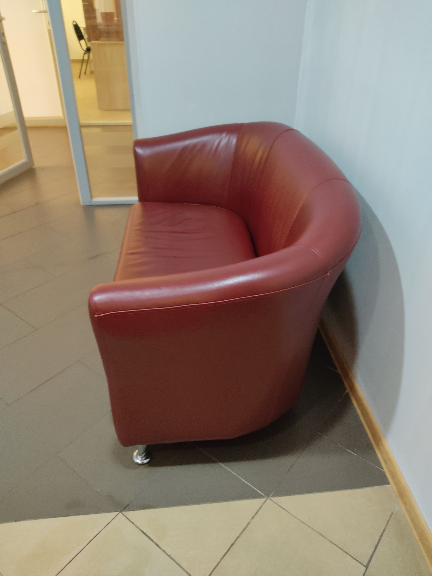 продается диван для офиса