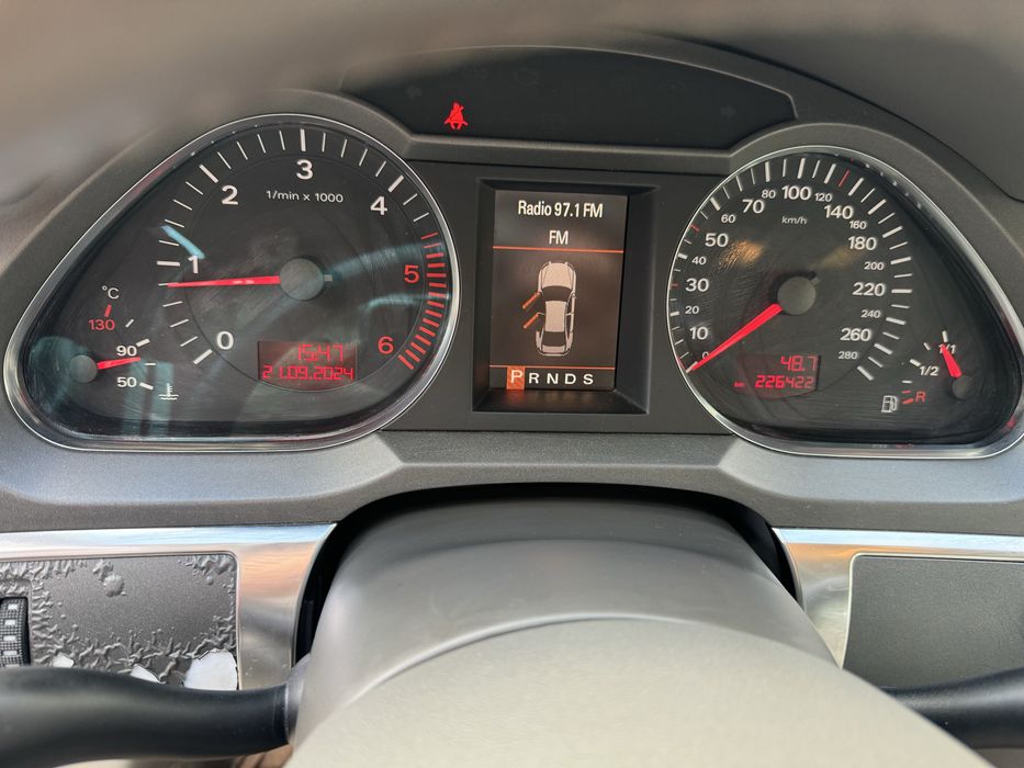 Vând Audi A6 C6, motorizare 3.0 TDI, 224 CP, motor puternic și fiabil.