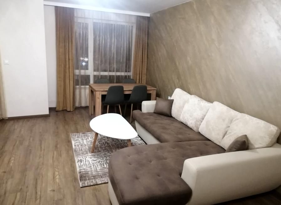 Дава се под наем Двустаен апартамент в Пловдив, Южен - 70 кв.м за 400 € - Снимка #1