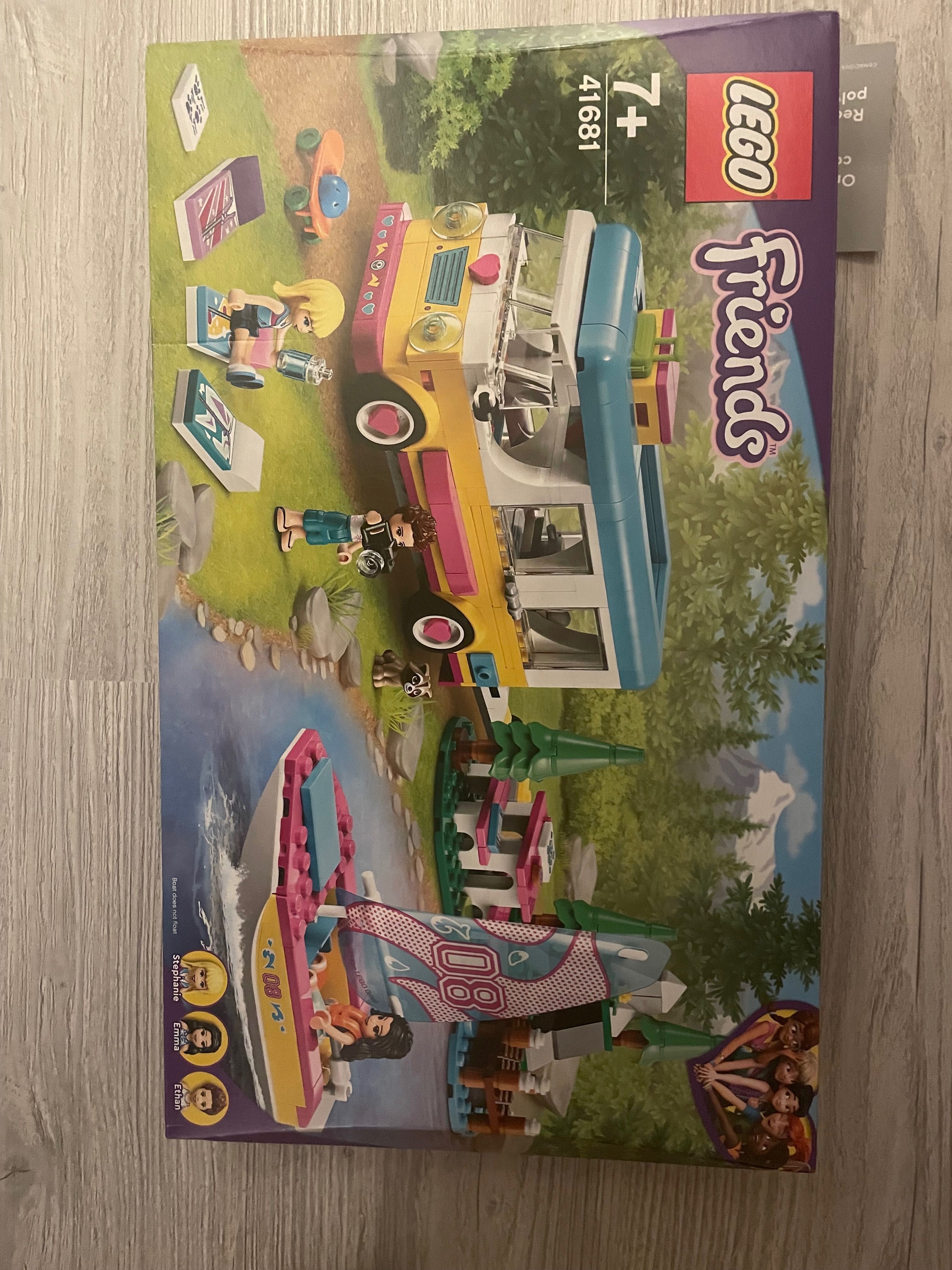 Lego Friends 41681  Furgoneta de Camping si barca cu panze