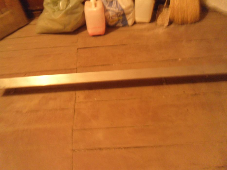 Метален корниз  за стена