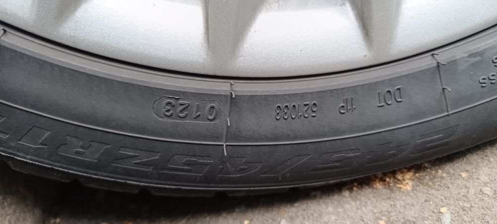 Продавам оригинални лети джанти с гуми 17 цола за Мерцедес w212