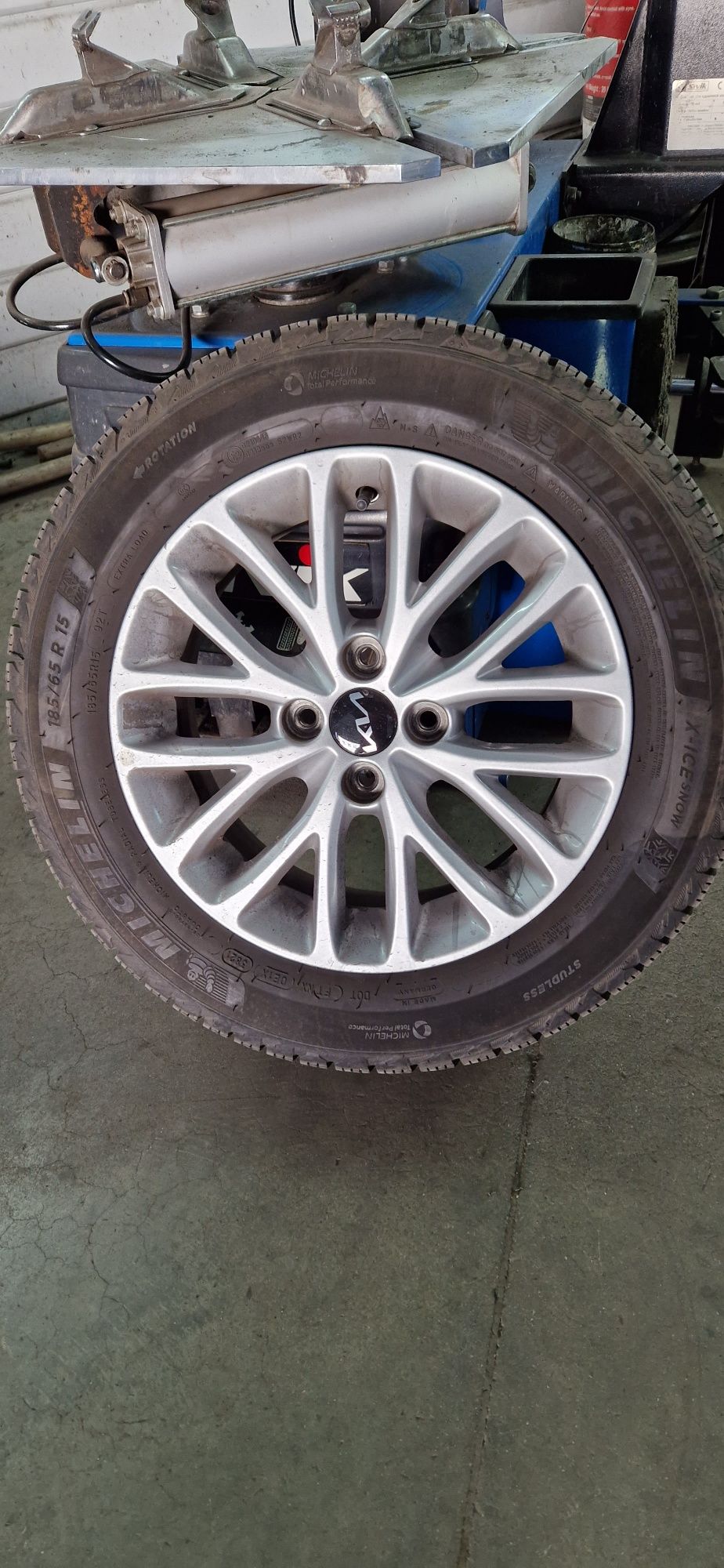 Комплект зимних шин MICHELIN X-Ice Snow 185/65 R15