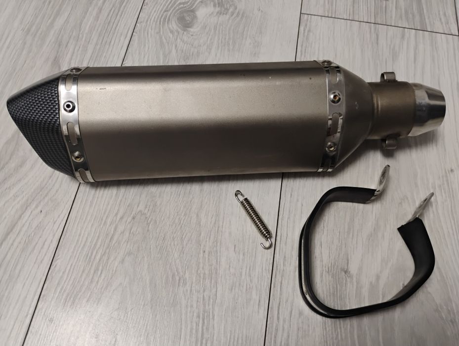 Toba finala universală akrapovik