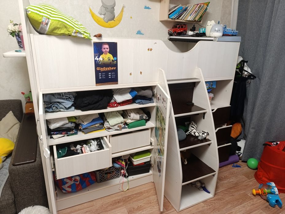 Кровать-чердак со шкафом