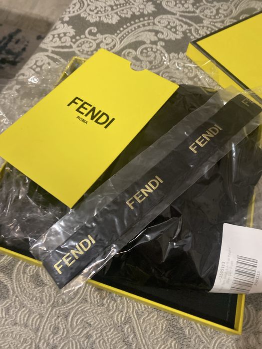 Esarfa set cadou foarte frumos de la Fendi