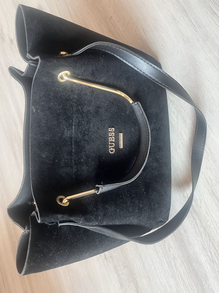 Продавам чанта Guess