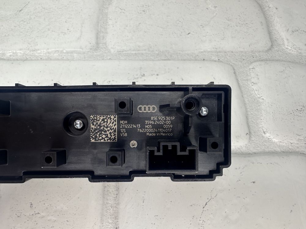 Бутон аварийни светлини AUDI Q4 E-TRON 85E925301P
