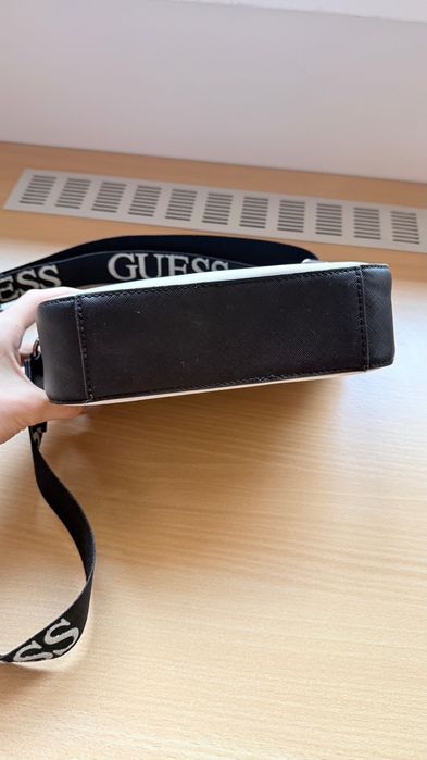 Чанта Guess Черно и Бяло
