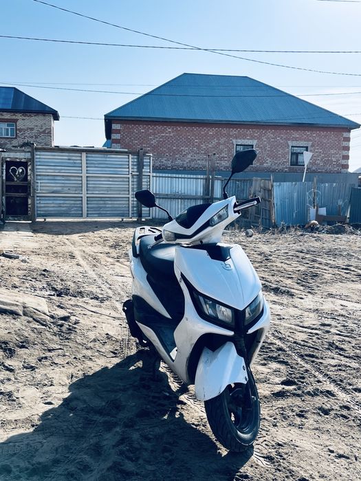 Мапед ұшып тұр фар барі жанат