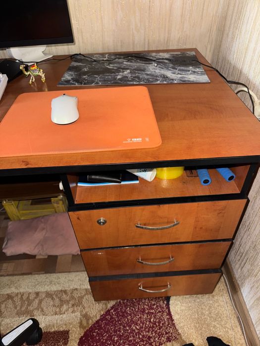 Компьютерный стол 10000