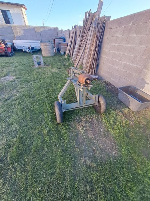 Vând despicător lemne.