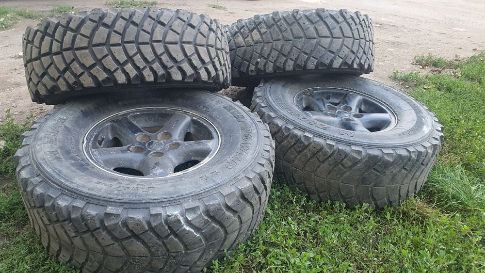 Vând jante Jeep 15" cu cauciucuri de noroi