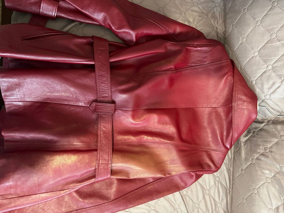 Кожено яке червено