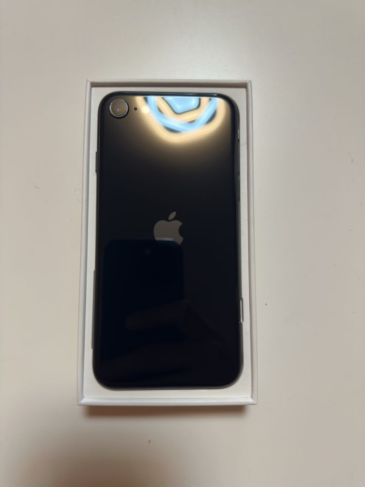 iPhone SE 2022 (3rd Gen) – 128GB – Отличен, без забележки + кейсове