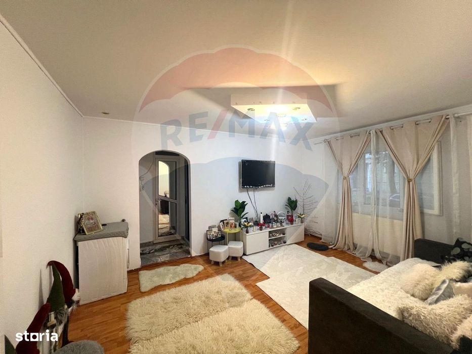 Apartament de vânzare cu 2 camere semidecomandate în zona Ura