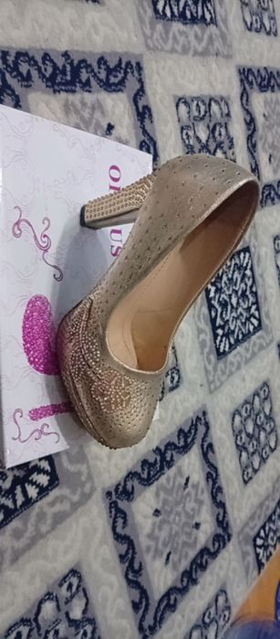 Oyoq kiyim 37 oʻlchamli Kabluk