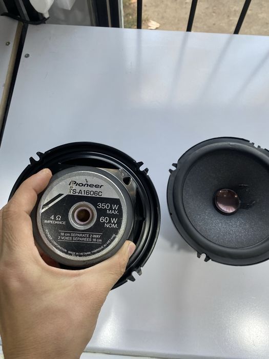 Pioneer TS-A1606C va Alpine SPS600 sotiladi